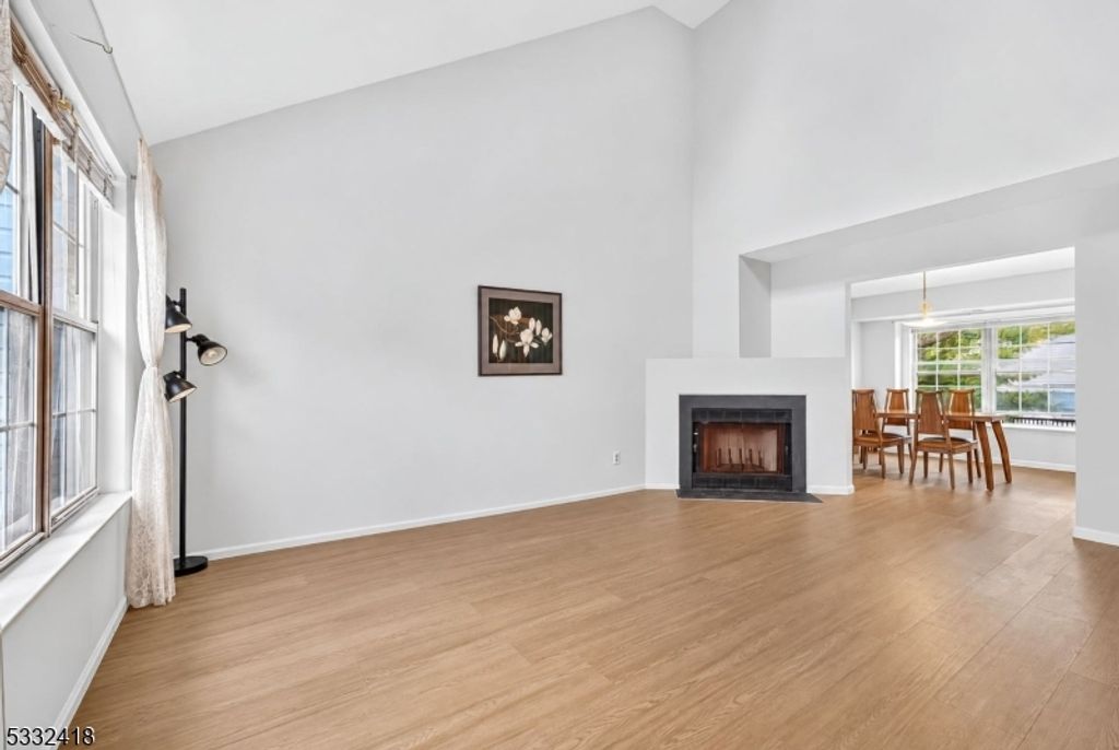 268 Edgeware Ct, Franklin Twp., NJ 08873 — photo 4