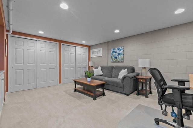 280 RIVER DRIVE, Appleton, WI 54915