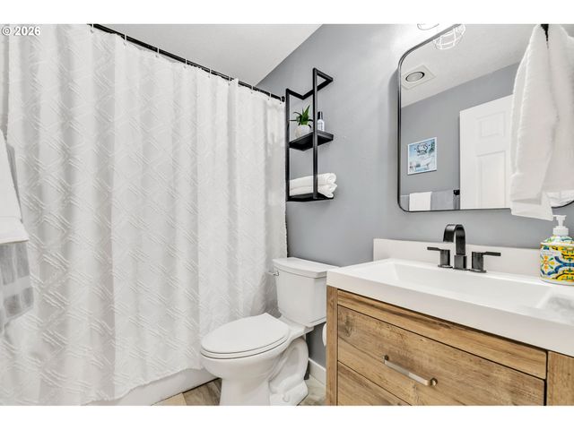 87607 HALCYON Dr, Veneta, OR 97487
