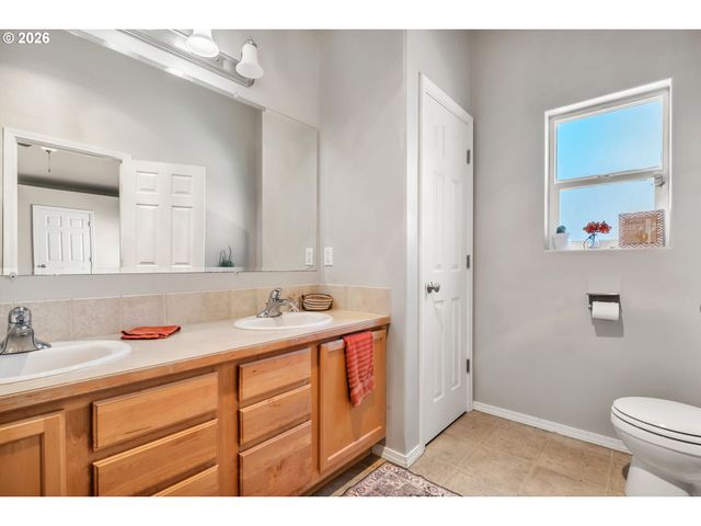 87607 HALCYON Dr, Veneta, OR 97487