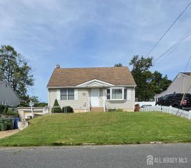 24 Louis Street, Sayreville, NJ 08859