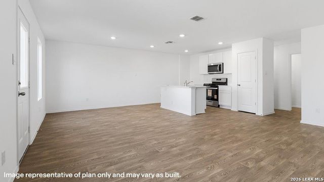 5946 Celestite Bend, San Antonio, TX 78222