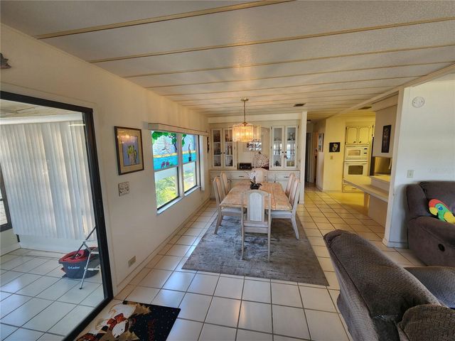 808 53RD AVENUE E 301, Bradenton, FL 34203