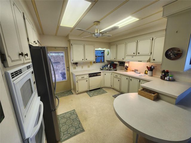 808 53RD AVENUE E 301, Bradenton, FL 34203