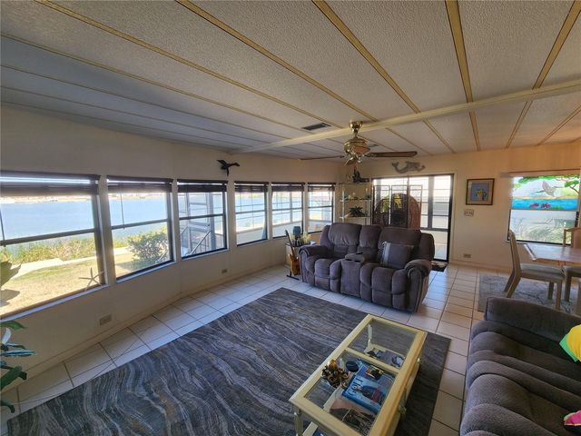 808 53RD AVENUE E 301, Bradenton, FL 34203