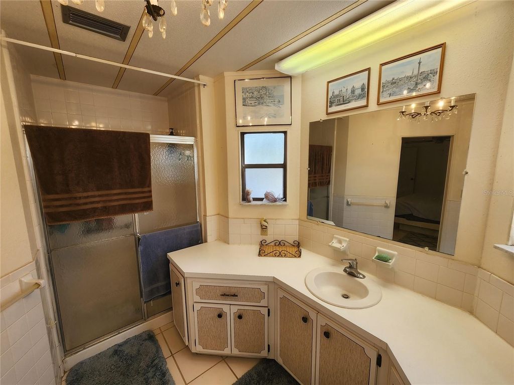 Image 14 of property listing at 808 53RD AVENUE E 301, Bradenton, FL 34203