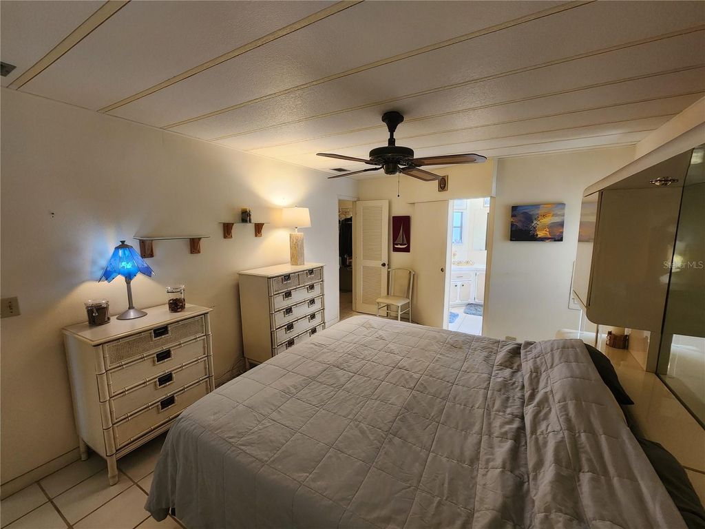 Image 18 of property listing at 808 53RD AVENUE E 301, Bradenton, FL 34203