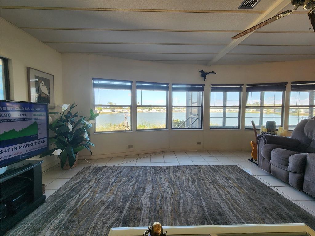 Image 23 of property listing at 808 53RD AVENUE E 301, Bradenton, FL 34203