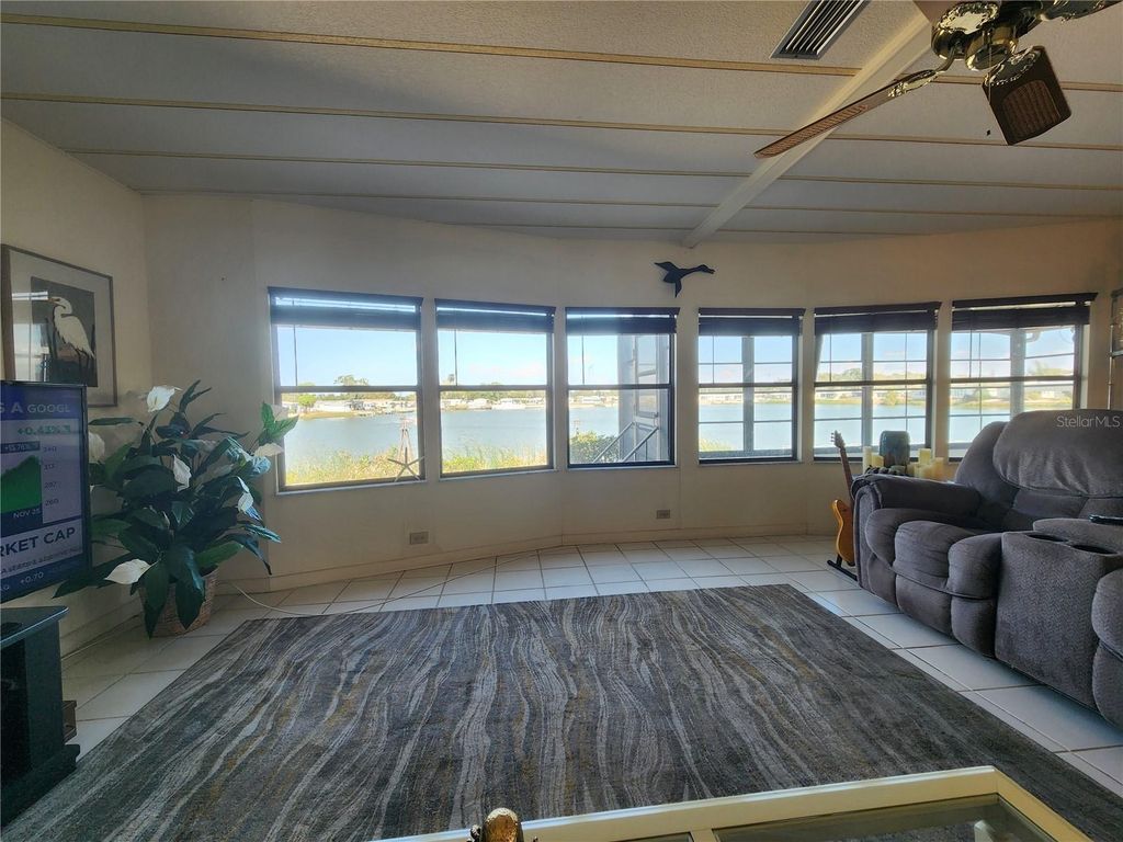 Image 24 of property listing at 808 53RD AVENUE E 301, Bradenton, FL 34203