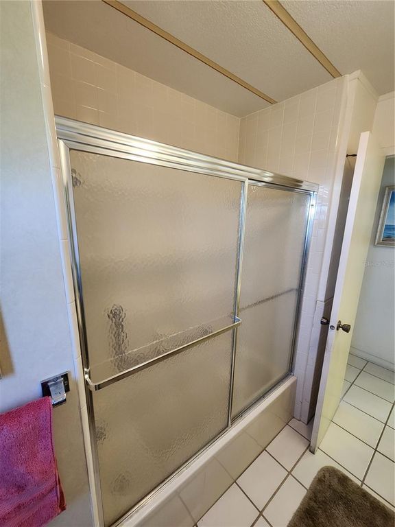 Image 7 of property listing at 808 53RD AVENUE E 301, Bradenton, FL 34203