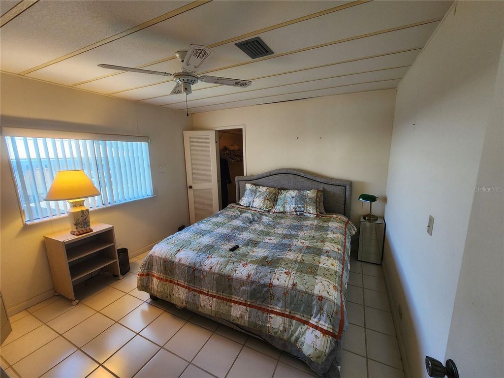 Image 9 of property listing at 808 53RD AVENUE E 301, Bradenton, FL 34203