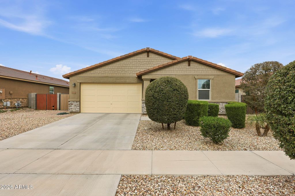 18820 W SHANGRI LA Road, Surprise, AZ 85388 — photo 2