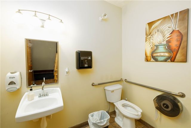 25 Pawtucket Avenue, Pawtucket, RI 02860