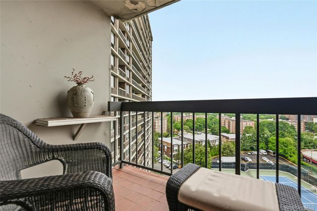 2 Bay Club Drive 11A, Bayside, NY 11360