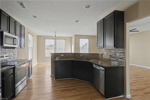 2001 Smalleys Dam CIR, Suffolk, VA 23434