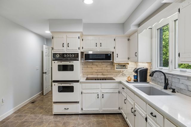 2039 Sunny Side Dr, Brentwood, TN 37027