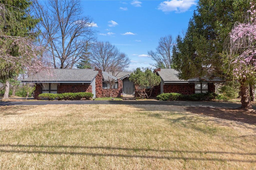 11543 Ladue Road, St Louis, MO 63141