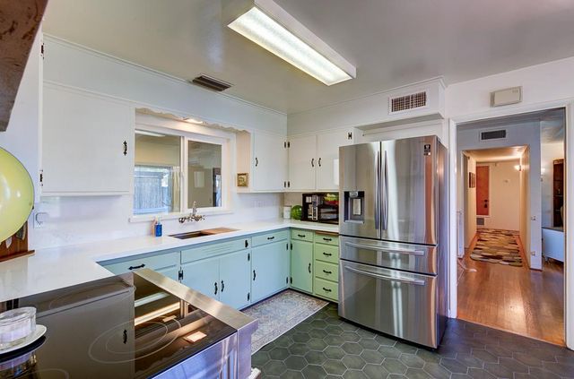 5394 Easterby Drive N, Fresno, CA 93727