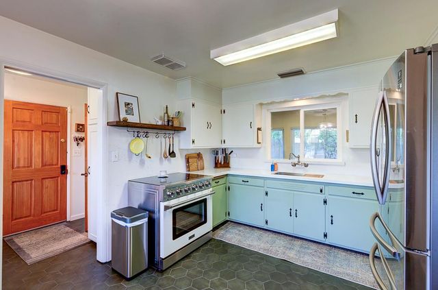 5394 Easterby Drive N, Fresno, CA 93727