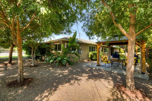 5394 Easterby Drive N, Fresno, CA 93727