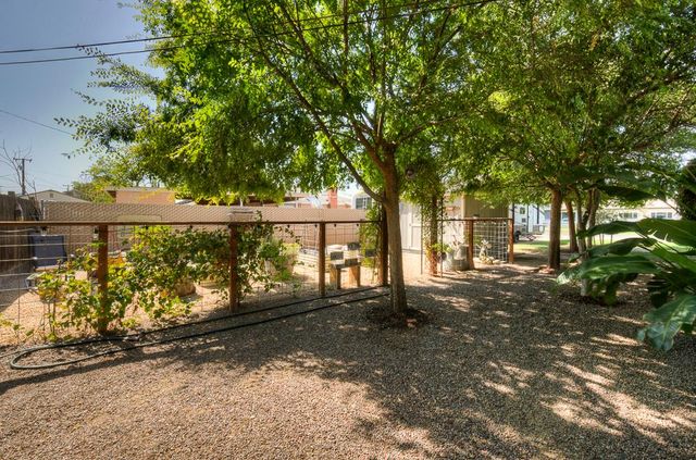 5394 Easterby Drive N, Fresno, CA 93727