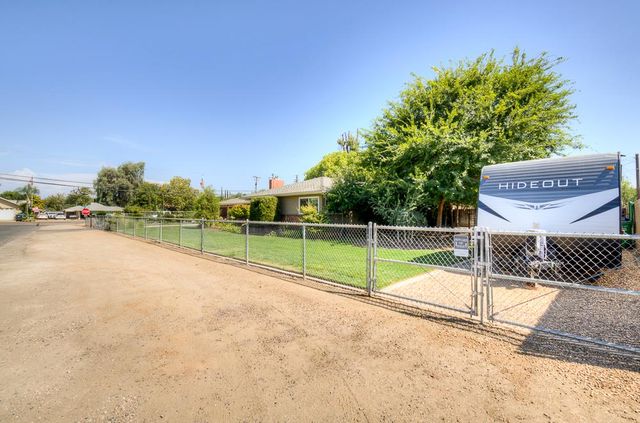 5394 Easterby Drive N, Fresno, CA 93727