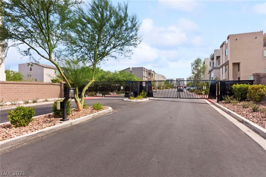 8145 Caldera Creek Street, Las Vegas, NV 89113 — photo 4