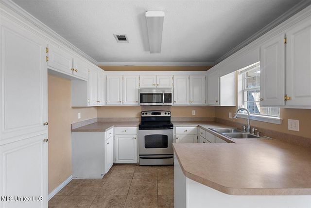 600 Madeline Cove, Florence, MS 39073