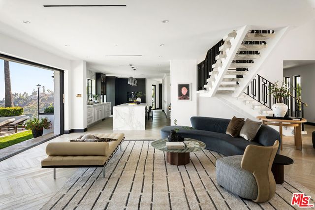 10932 Savona Road, Los Angeles, CA 90077