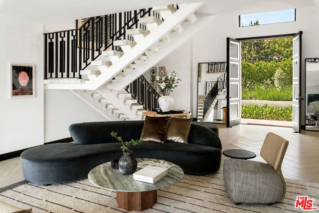 10932 Savona Road, Los Angeles, CA 90077