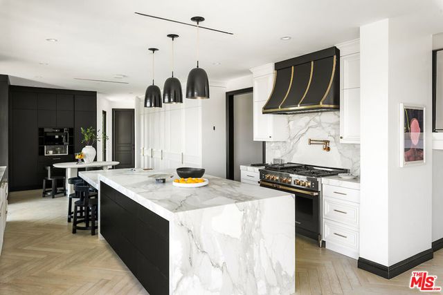 10932 Savona Road, Los Angeles, CA 90077