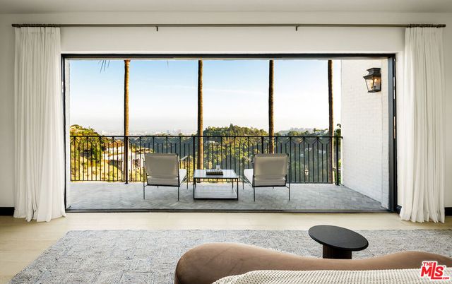 10932 Savona Road, Los Angeles, CA 90077