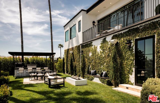 10932 Savona Road, Los Angeles, CA 90077