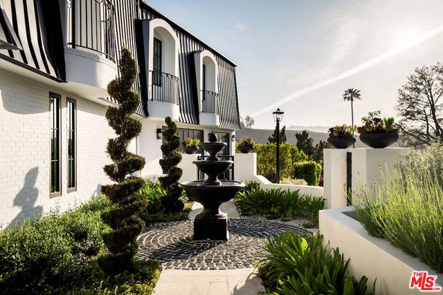 10932 Savona Road, Los Angeles, CA 90077
