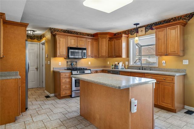 3349 Long Branch Dr, Neshannock Twp, PA 16105