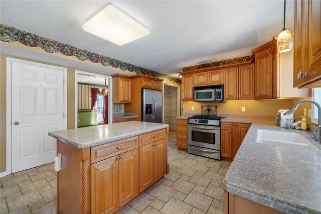 3349 Long Branch Dr, Neshannock Twp, PA 16105