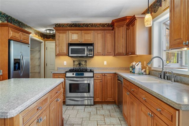 3349 Long Branch Dr, Neshannock Twp, PA 16105