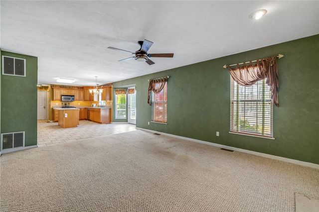 3349 Long Branch Dr, Neshannock Twp, PA 16105