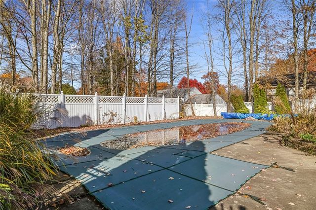 3349 Long Branch Dr, Neshannock Twp, PA 16105