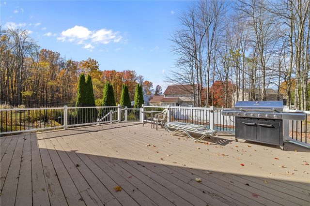 3349 Long Branch Dr, Neshannock Twp, PA 16105