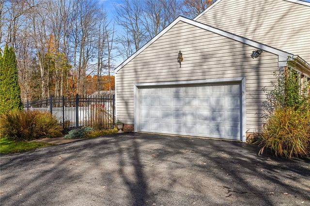 3349 Long Branch Dr, Neshannock Twp, PA 16105