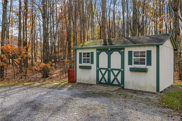 3349 Long Branch Dr, Neshannock Twp, PA 16105