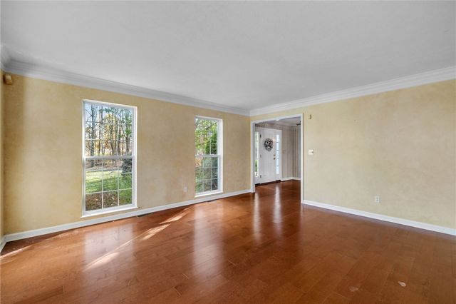 3349 Long Branch Dr, Neshannock Twp, PA 16105