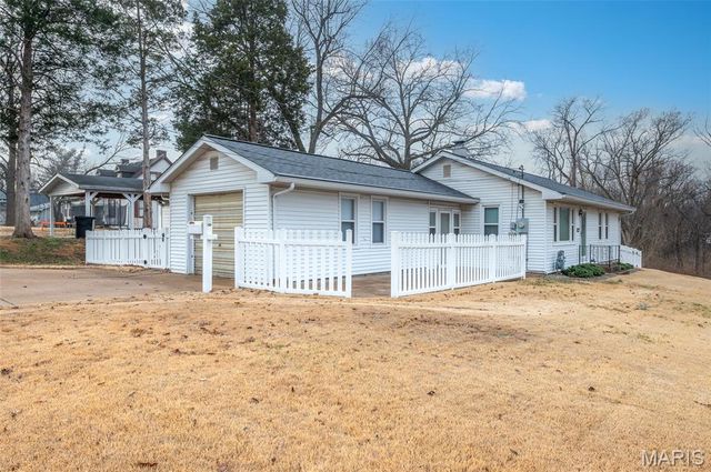 1000 E McKinley Street, Belleville, IL 62220