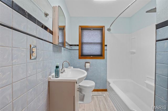 1000 E McKinley Street, Belleville, IL 62220