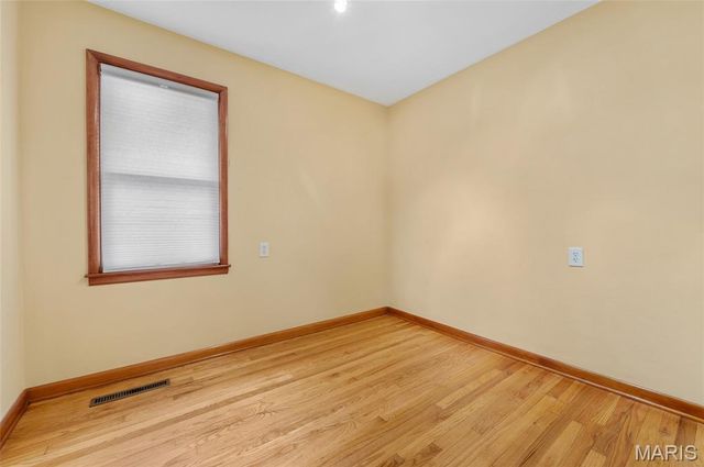 1000 E McKinley Street, Belleville, IL 62220