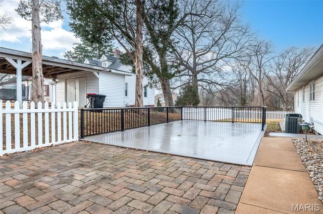 1000 E McKinley Street, Belleville, IL 62220