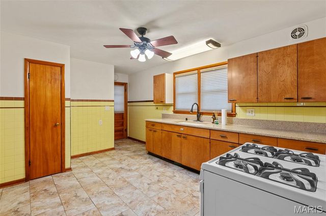 1000 E McKinley Street, Belleville, IL 62220