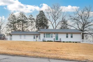 1000 E McKinley Street, Belleville, IL 62220