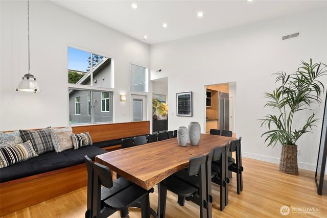 1549 Magnolia Way W, Seattle, WA 98199